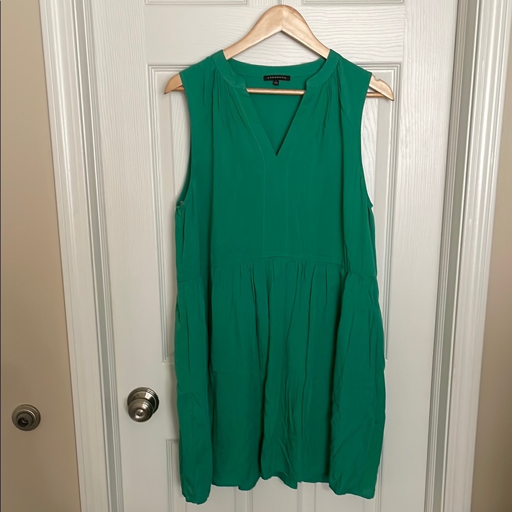 Sleeveless Green V-Neck Women's Dress